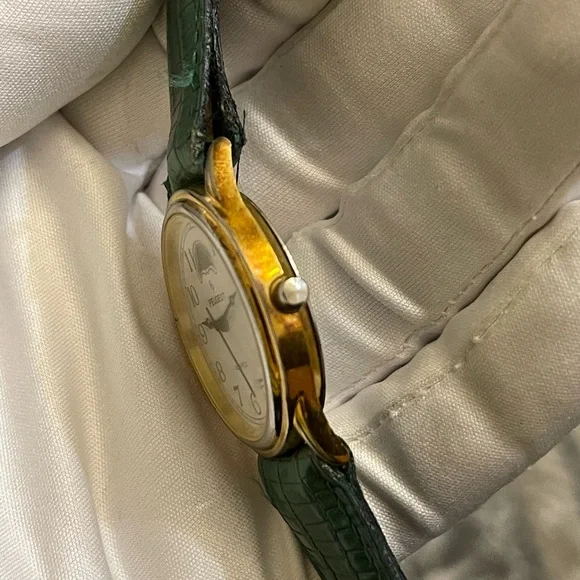 PEUGEOT Moon Phase Quartz Gold Tone 32mm Men PEUGEOT Moon Phase Quartz Gold Tone 32mm Men’s Watch Vintage Very Rare main image 0